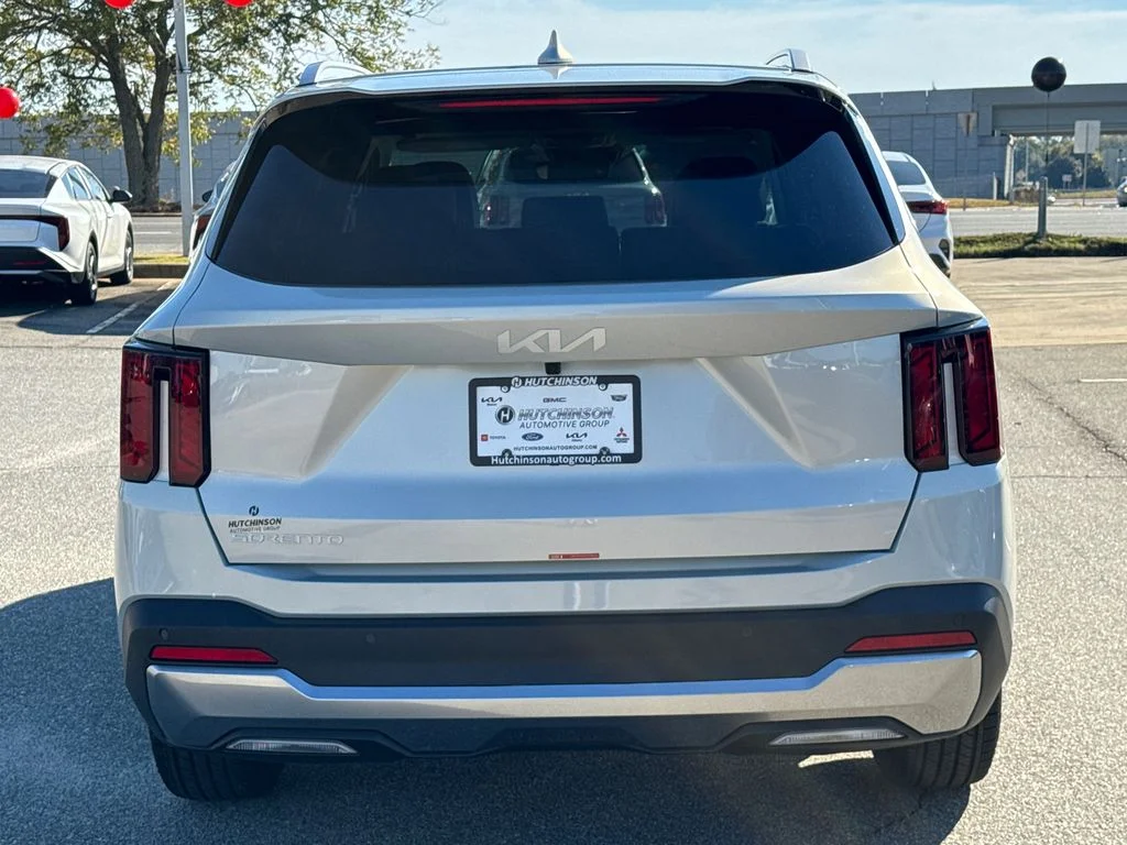New 2026 Ivory Silver Kia S image 4