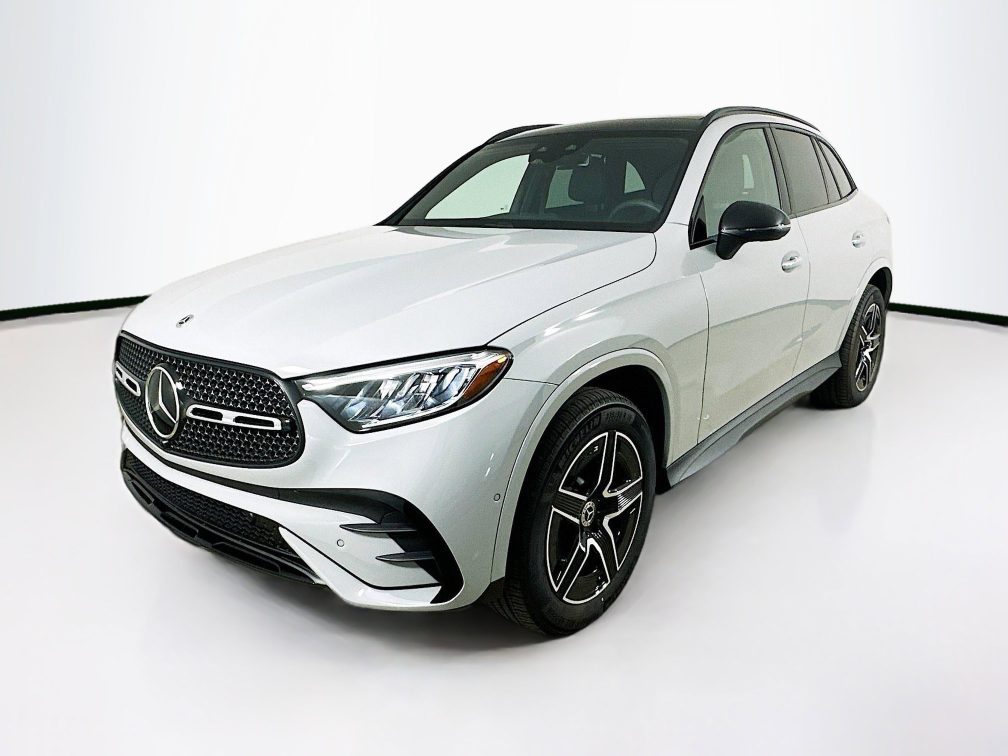2025 Mercedes Benz GLC 300 4MATIC photo 2