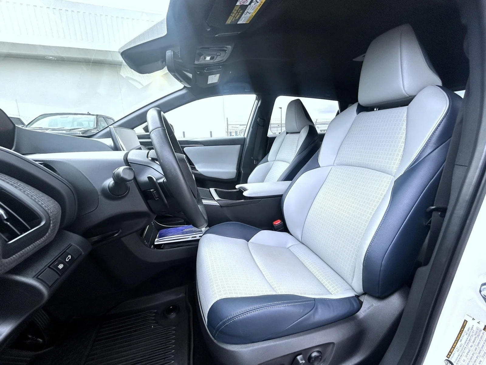 Used 2023 White Subaru Limited image 10