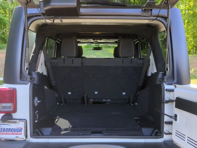Used 2018 White Jeep Unlimited Sahara image 23