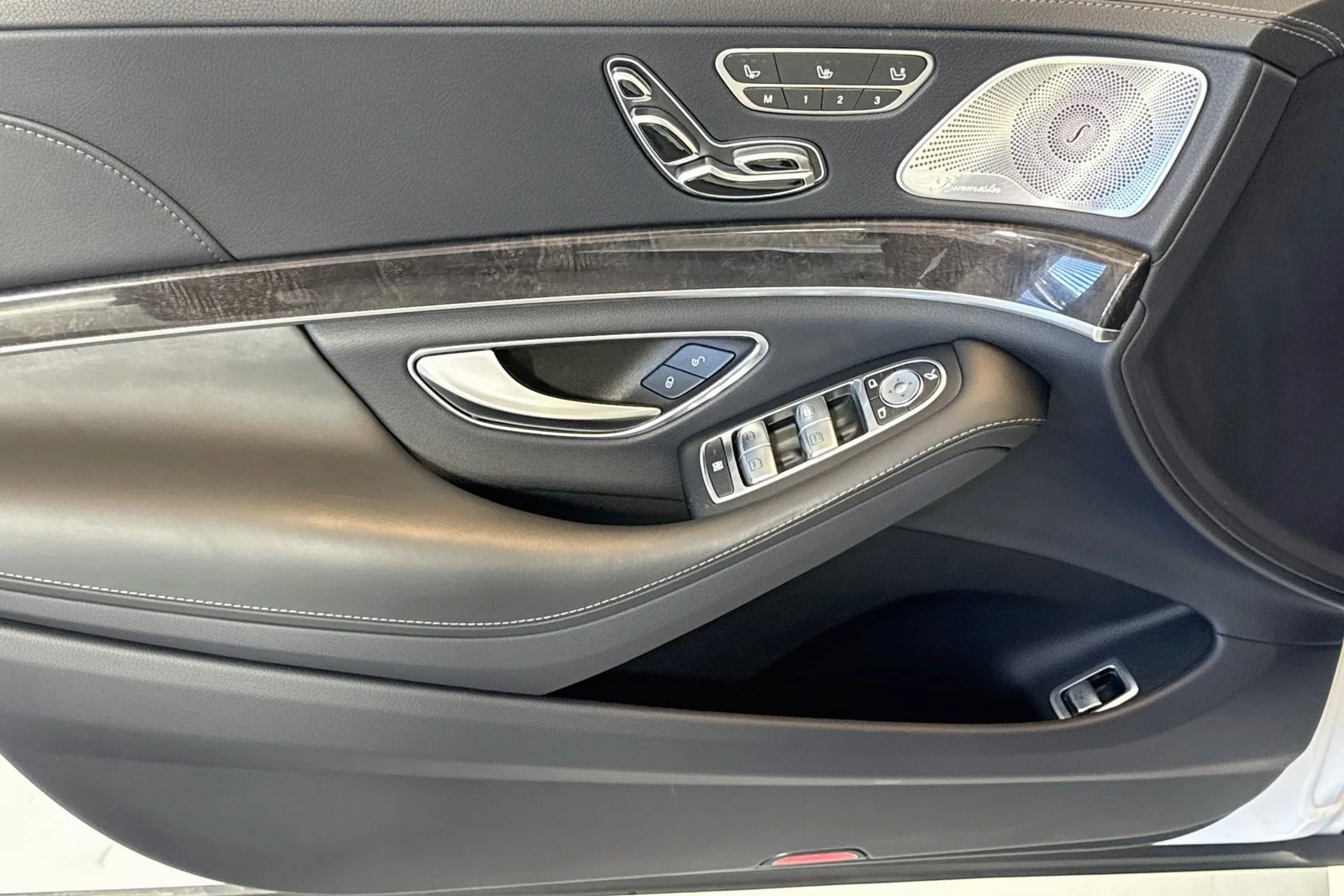 Used 2019 Designo Diamond White Mercedes-Benz S 560 image 17