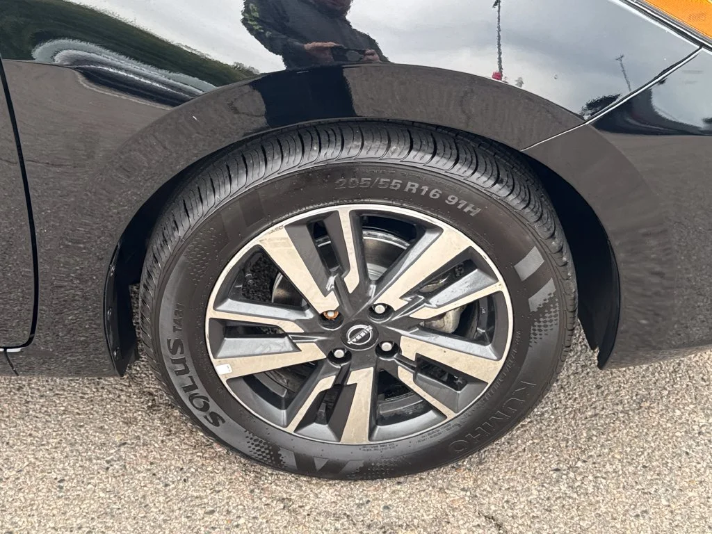 Used 2025 Black Nissan 1.6 SV image 39