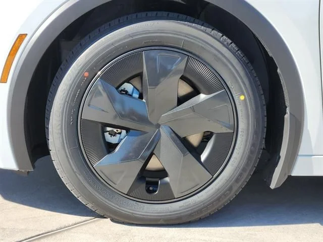 New 2026 Wind Chill Pearl <sup>1</sup> Toyota  SE image 7