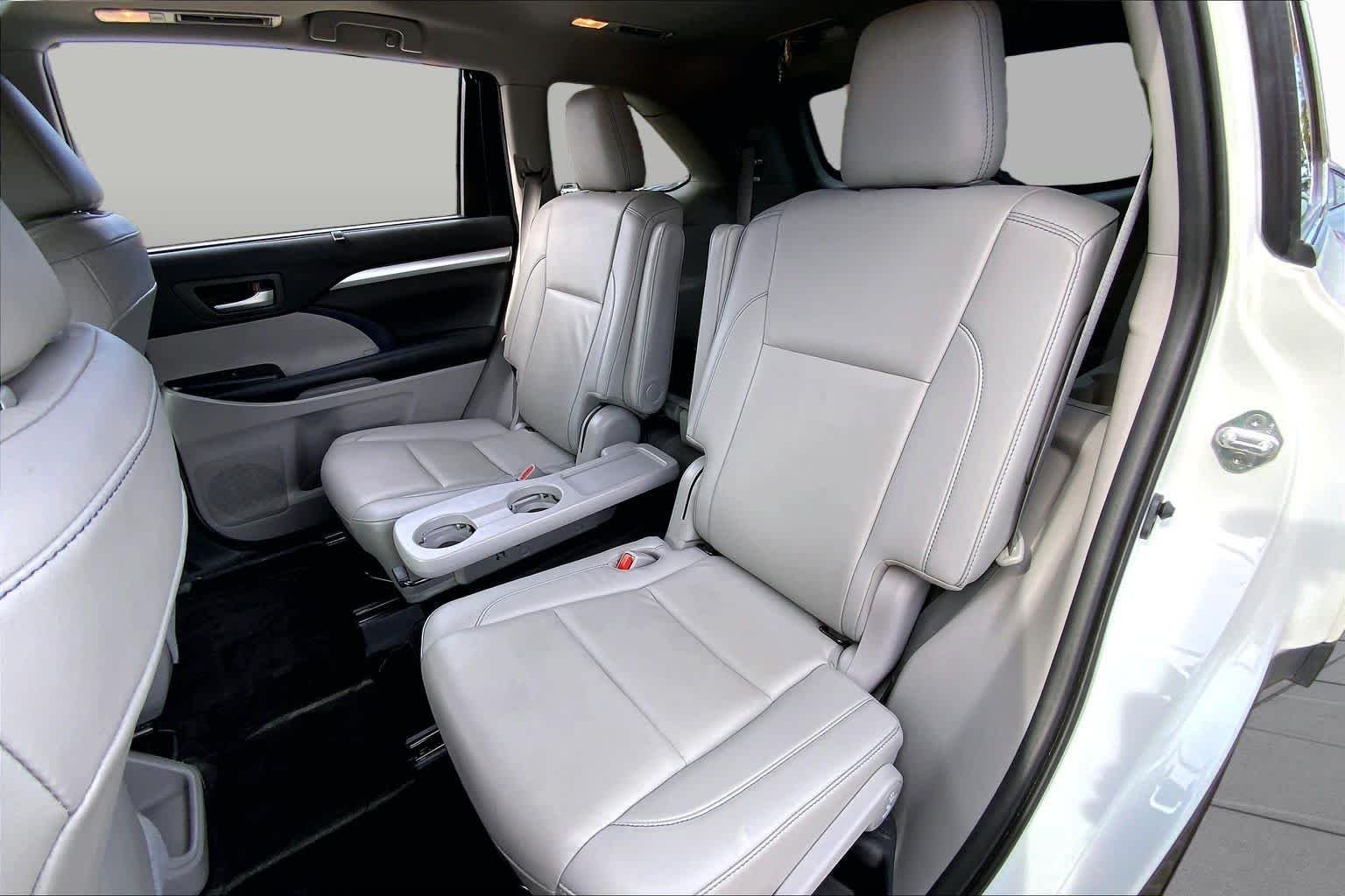 Used 2019 Blizzard Pearl Toyota XLE image 21