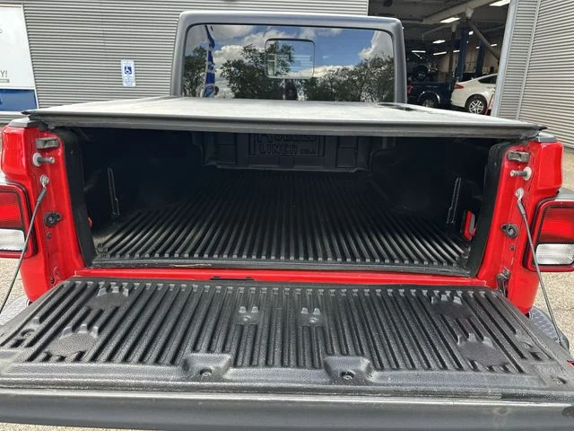 Used 2020 Red Jeep Sport image 21