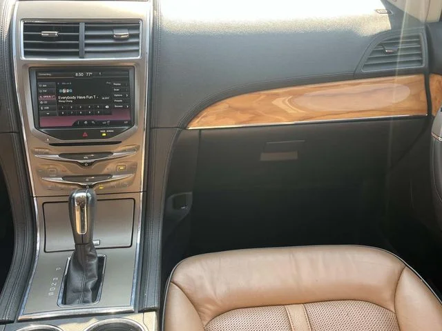 Used 2015 Brown Lincoln Base image 13