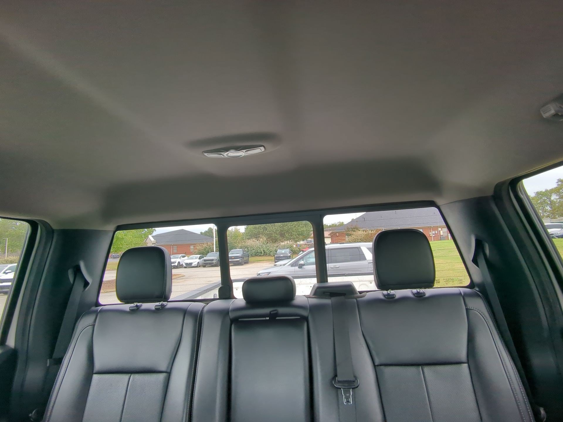 Used 2020 Star White Metallic Tri-Coat Ford LARIAT image 18
