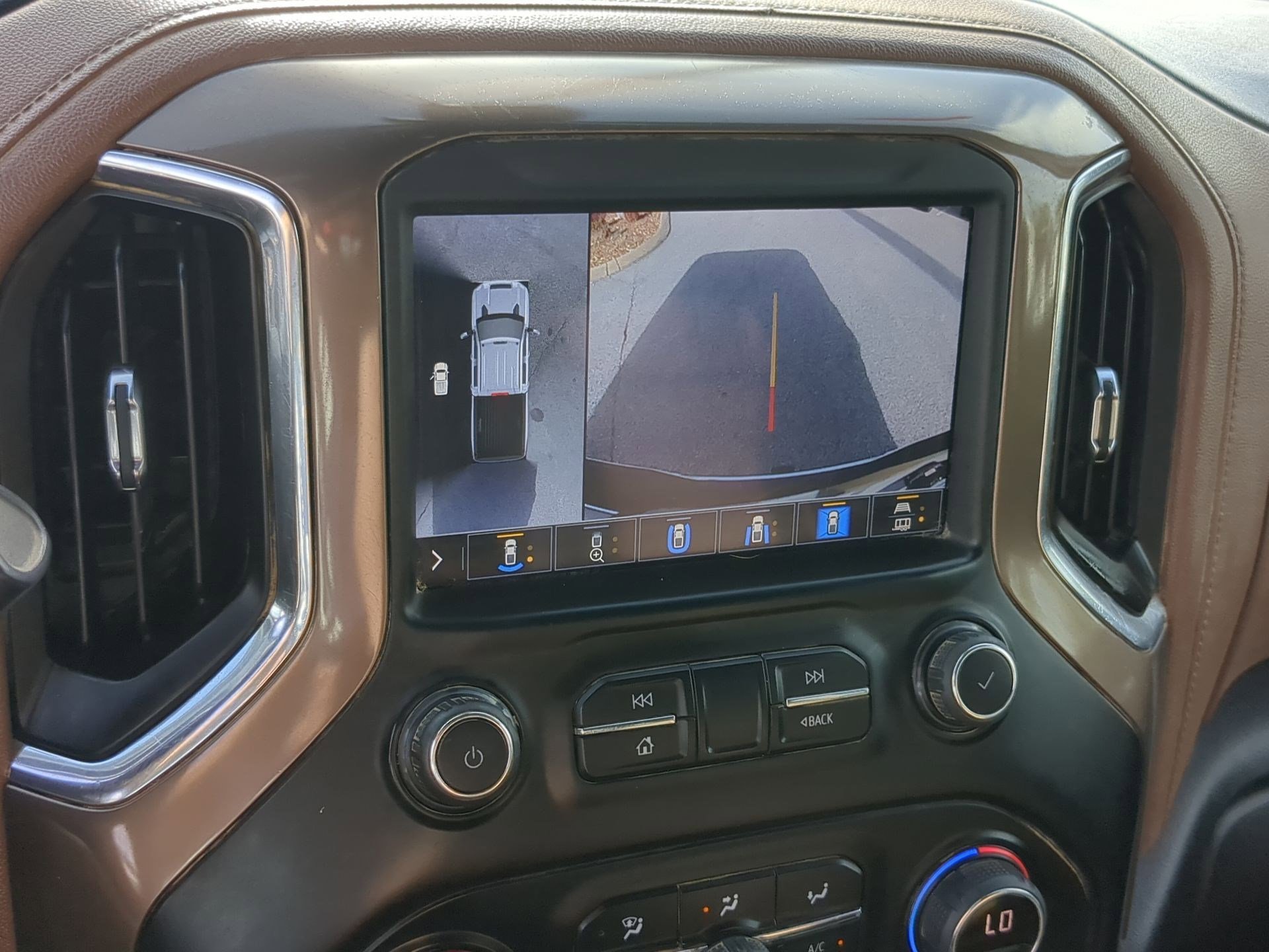 Used 2022 Iridescent Pearl Tricoat Chevrolet High Country image 16