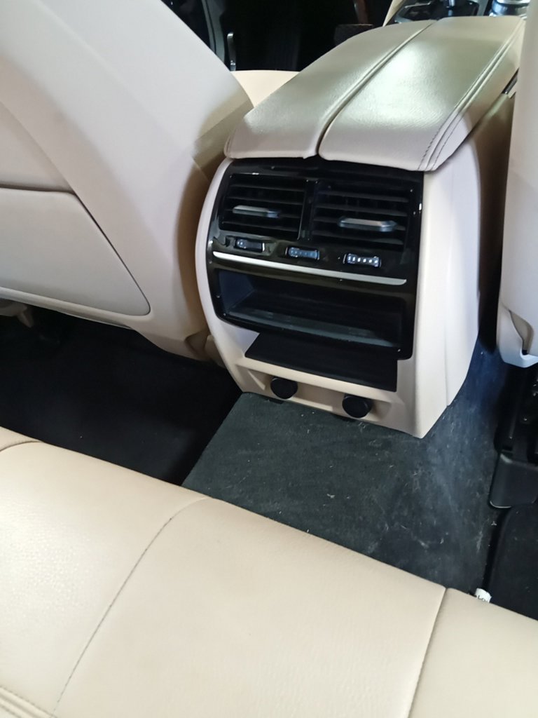 Used 2018 Black Sapphire Metallic BMW 530e xDrive iPerformance image 13