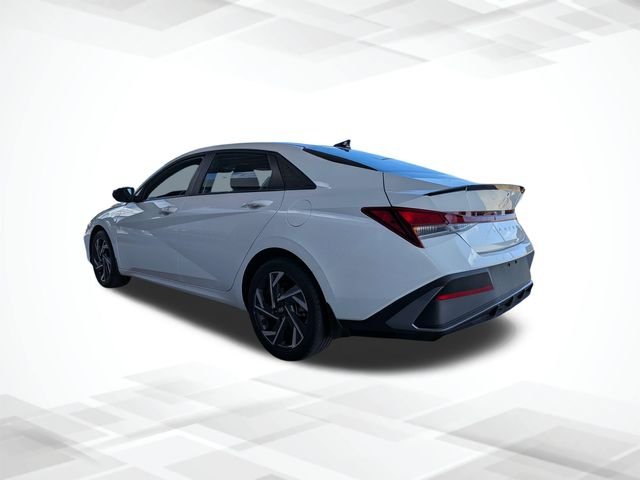 Used 2025 White Hyundai SEL Sport image 6