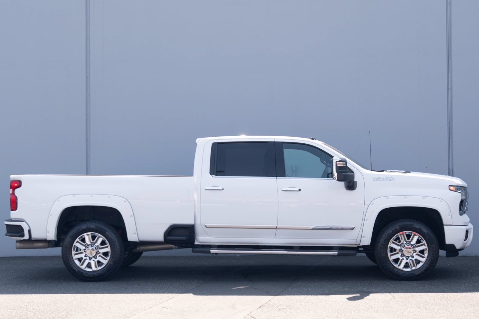 Used 2024 Summit White Chevrolet High Country image 33