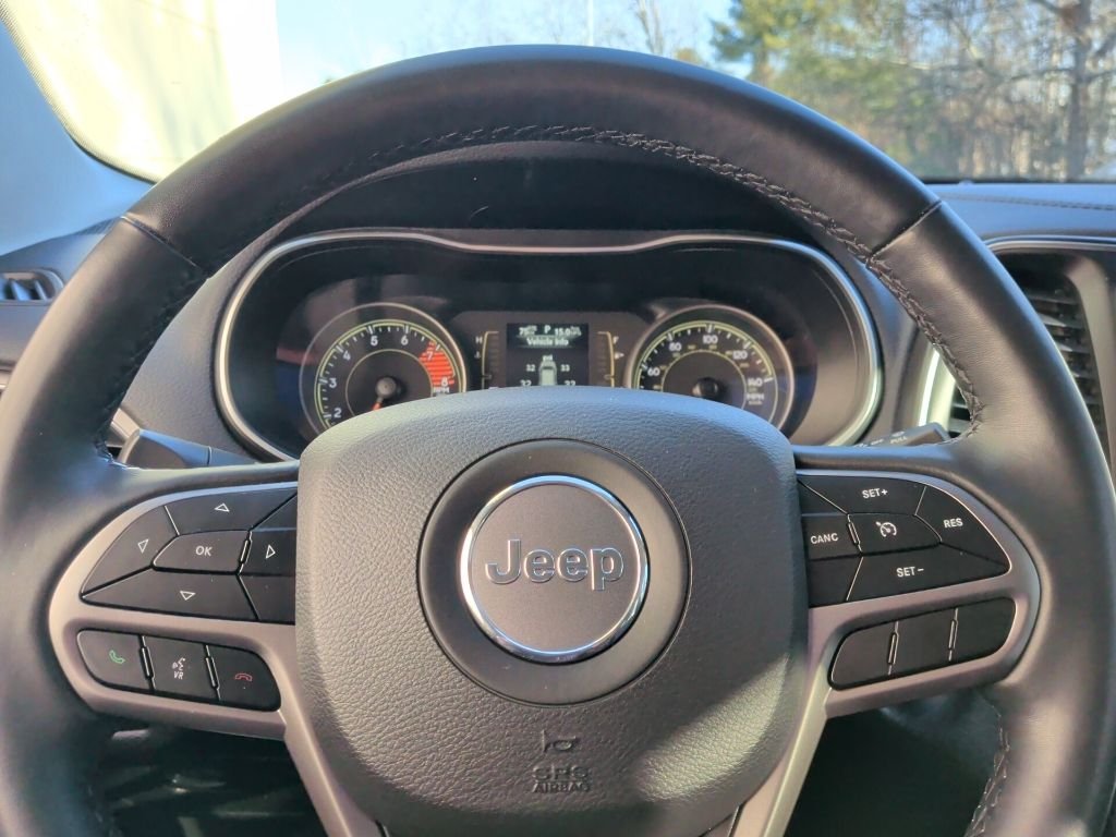 Used 2021 Slate Blue Pearlcoat Jeep Latitude Lux image 17