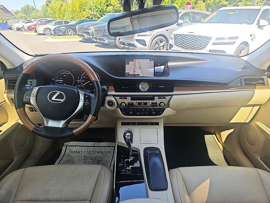 Used 2015 Starfire Pearl Lexus Hybrid image 31