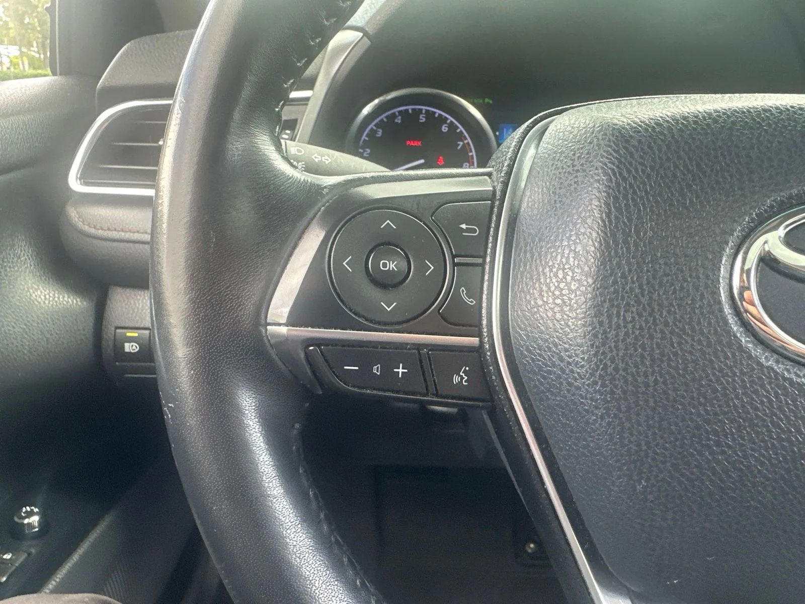 Used 2018 Blue Toyota XLE image 28