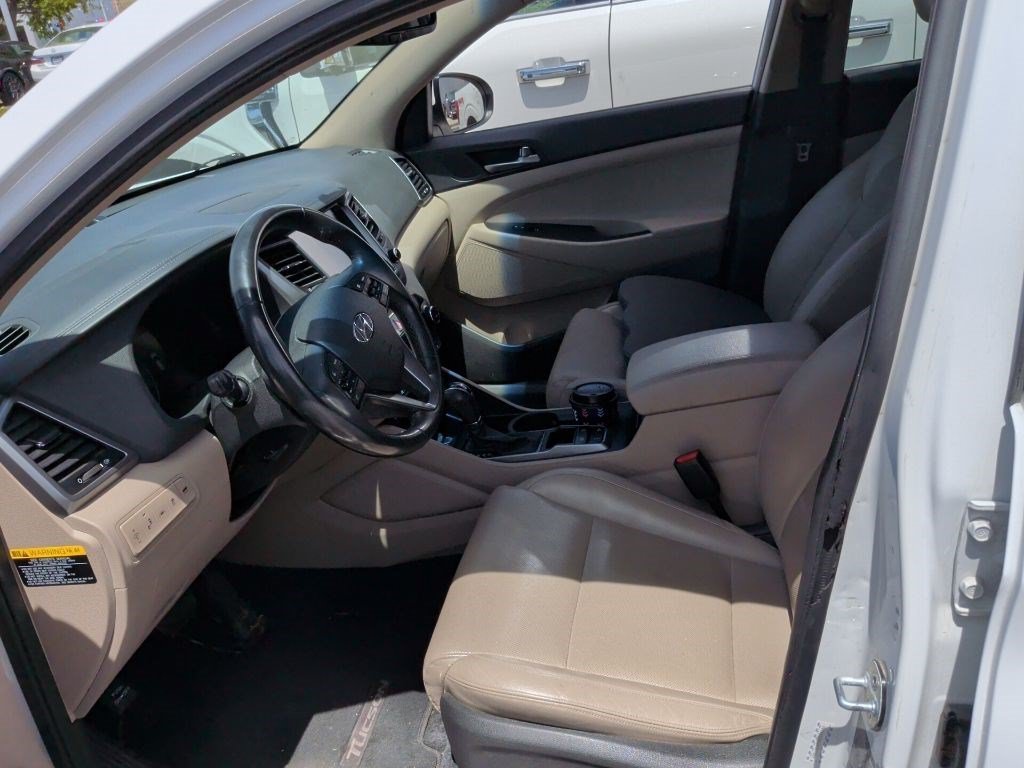 Used 2016 Winter White Hyundai Limited image 3