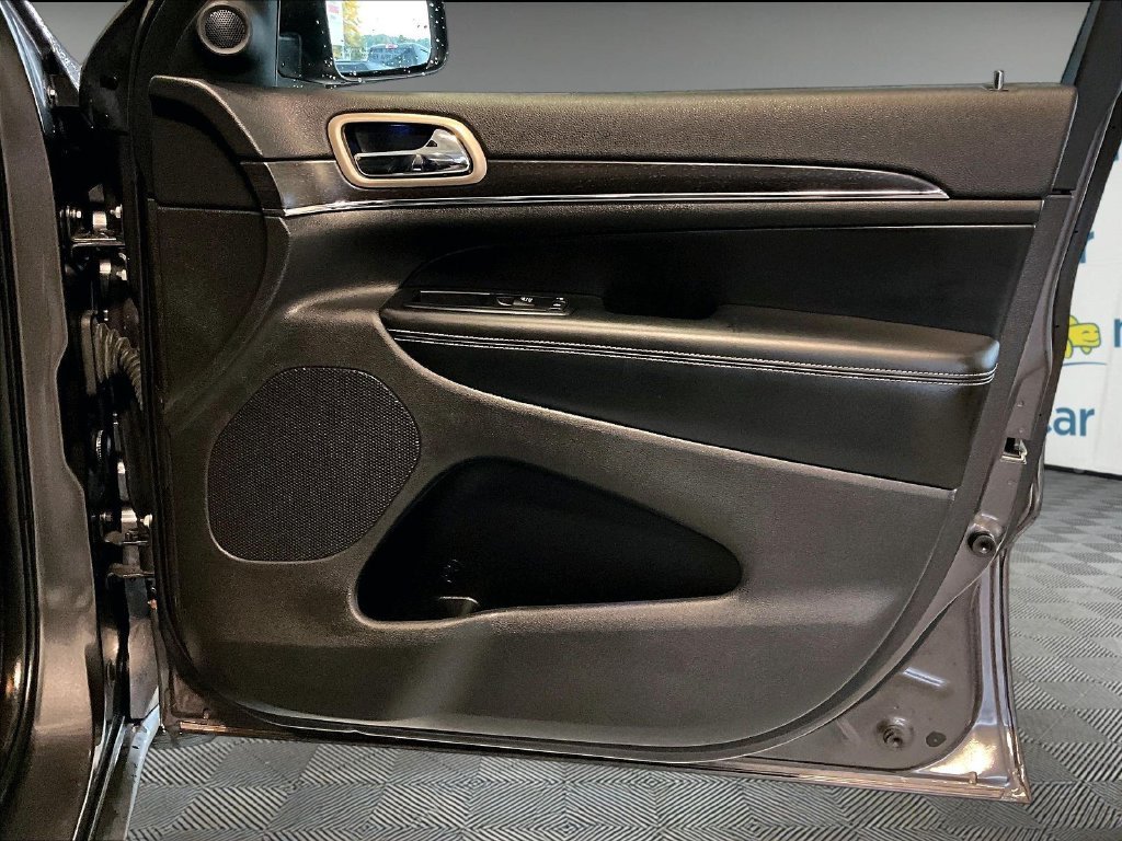 Used 2015 Granite Crystal Metallic Clearcoat Jeep Limited image 12
