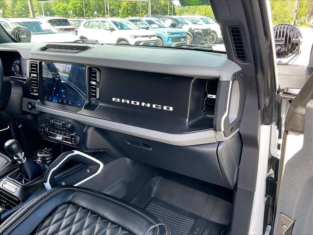 Used 2023 Oxford White Ford Badlands image 12