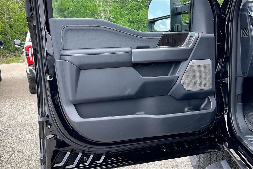 New 2026 Ford Super Duty F-250 Lariat 4D Crew Cab