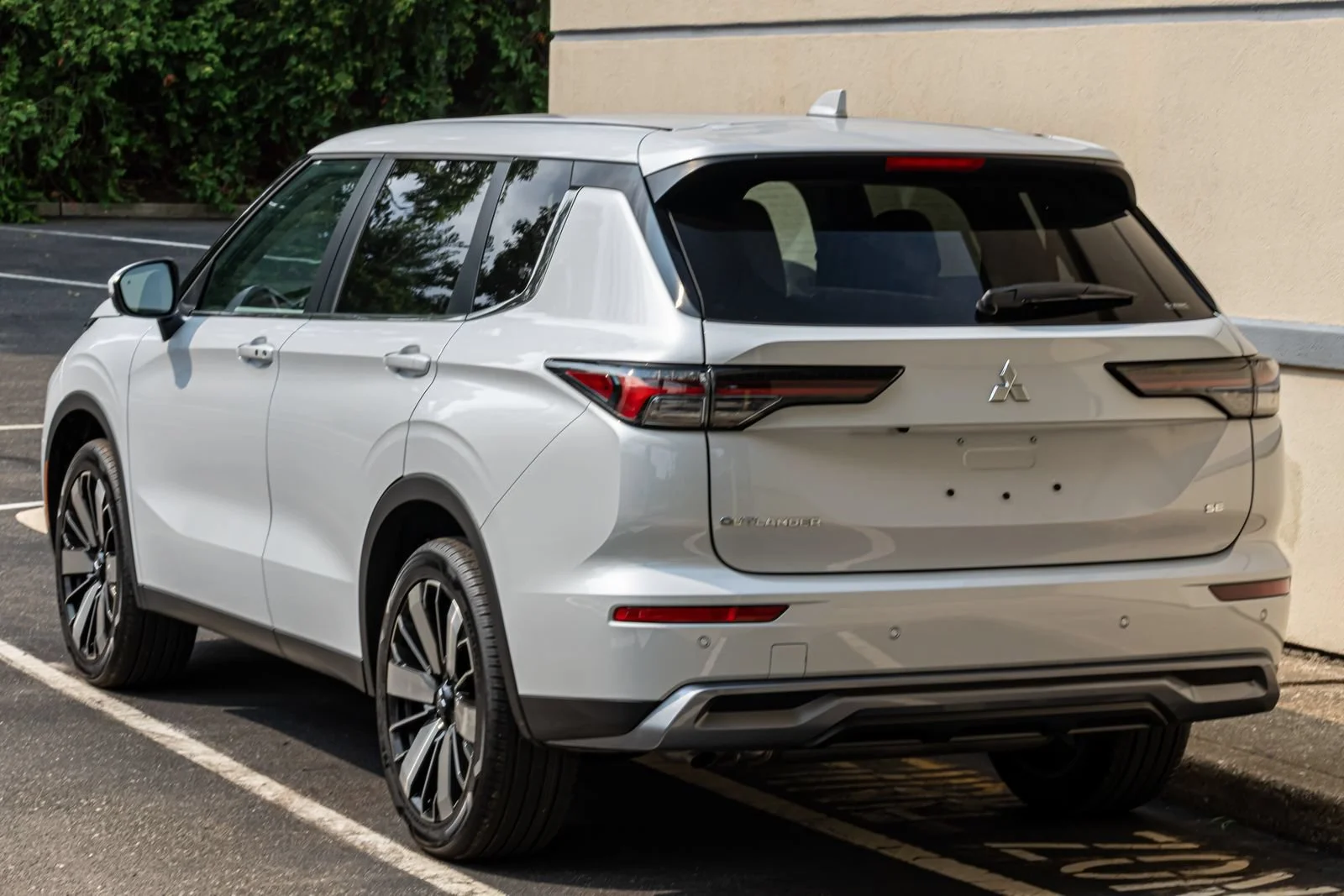 New 2026 White Mitsubishi SE image 6