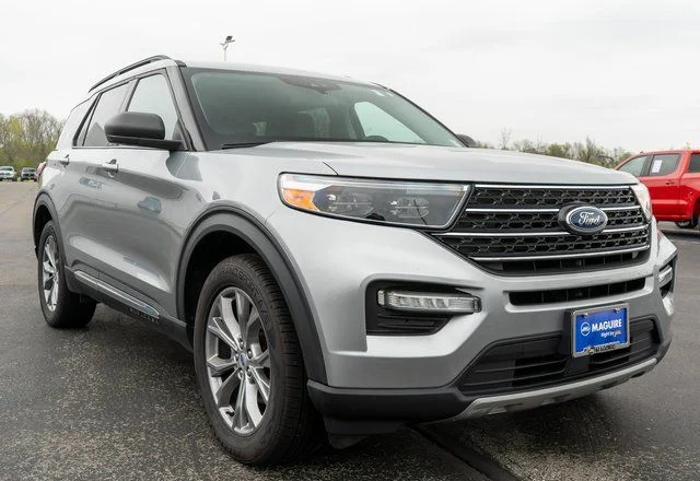 Used 2023 Silver Ford XLT image 4