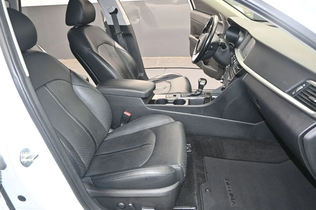 Used 2019 White Kia EX image 29