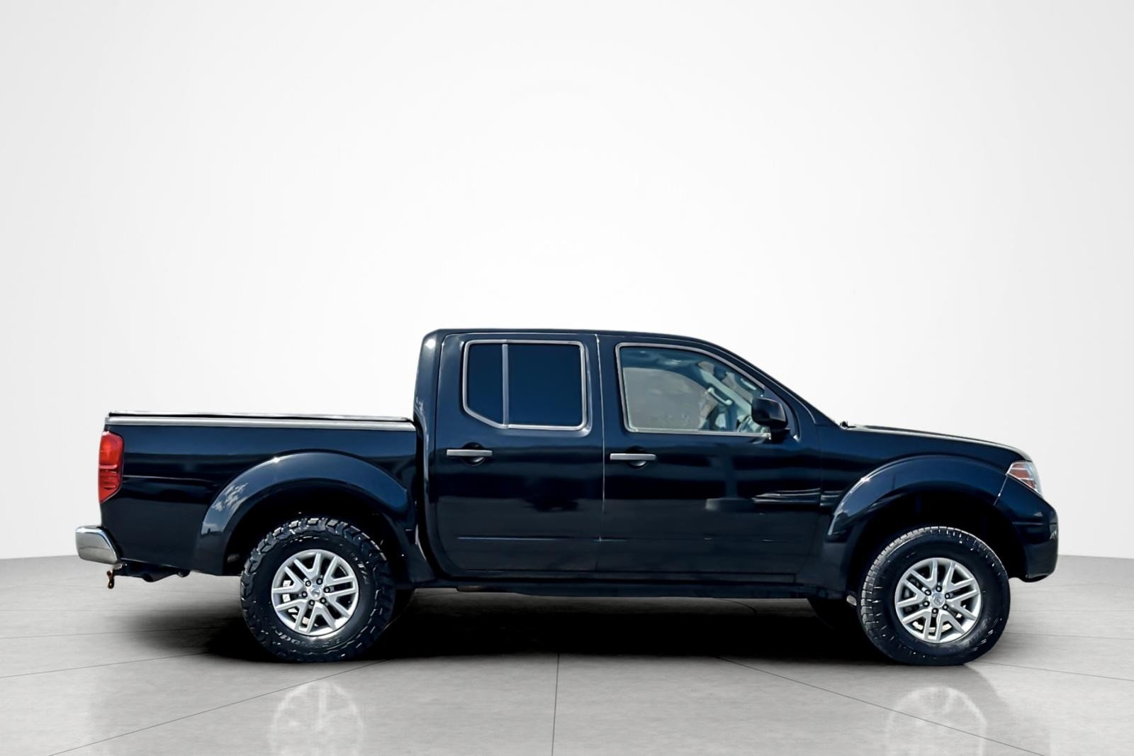 Used 2016  Nissan SV image 6