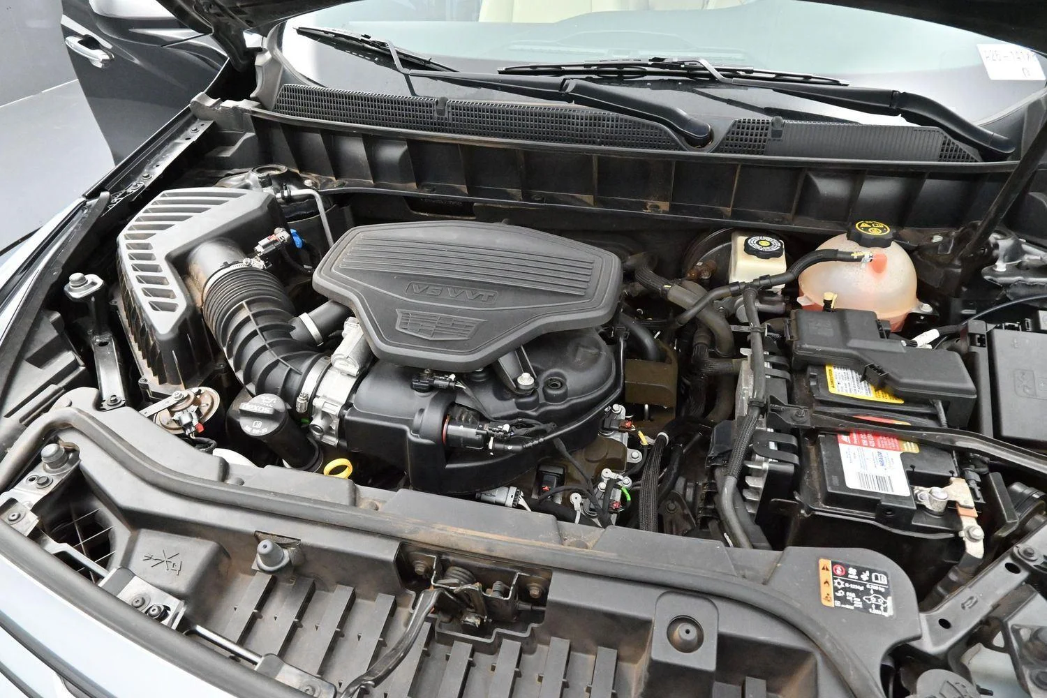 Used 2017 STELLAR BLACK METALLIC Cadillac FWD image 31