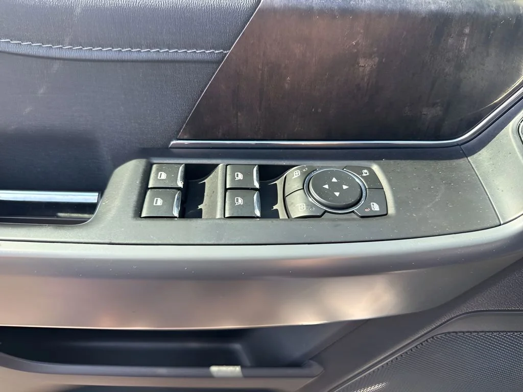 Used 2022  Ford XL image 26