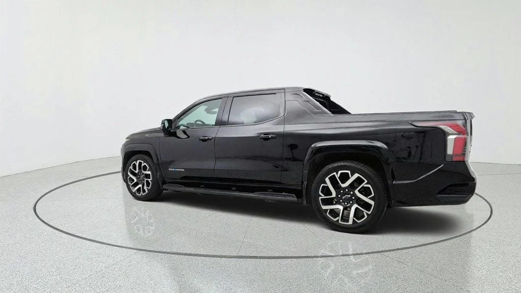 Used 2024 Black Chevrolet e4WD Crew Cab RST image 7