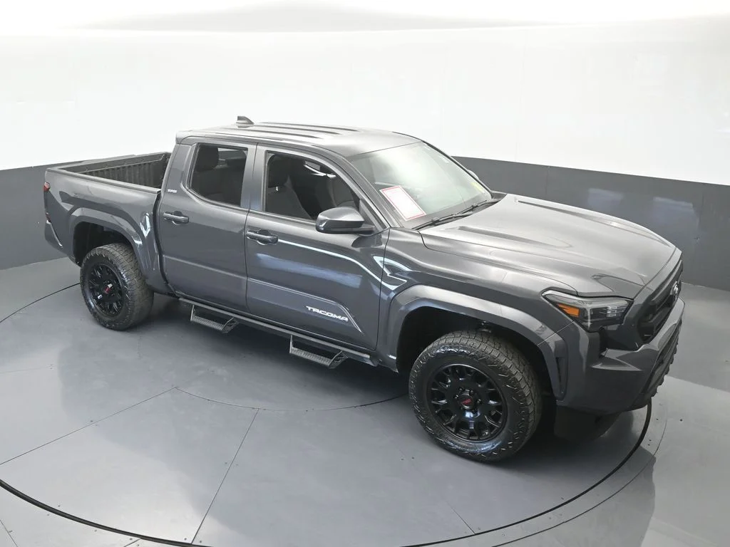 Used 2025 Underground Toyota SR5 image 59