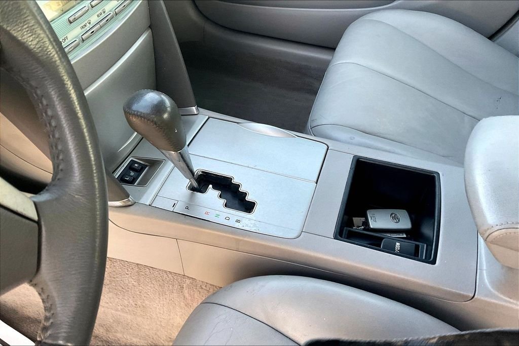 Used 2007 White Toyota Base image 16