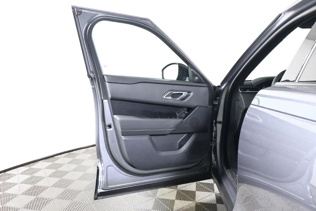Used 2022 Gray Land Rover P250 R-Dynamic S image 30