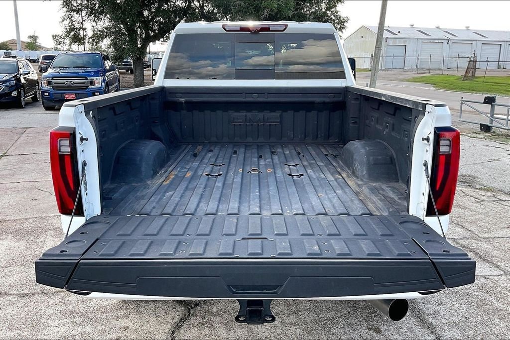 Used 2025 White GMC Denali image 37