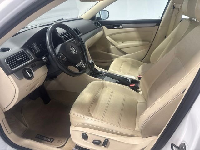 Used 2014 White Volkswagen 2.5 SE image 12