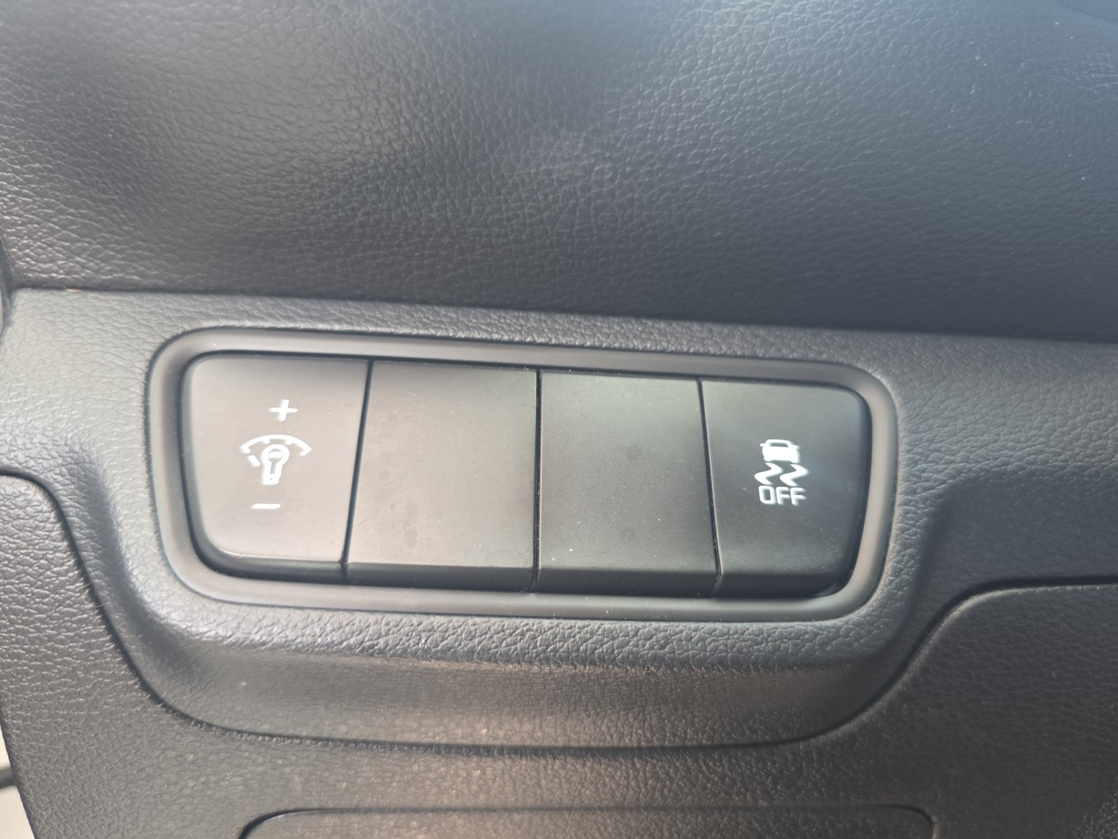Certified Used 2023 Snow White Pearl Kia LXS image 21