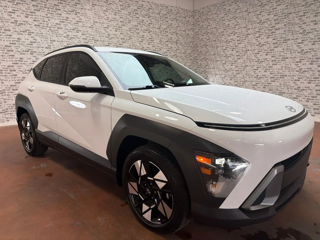 Used 2025 Atlas White Hyundai SEL image 1