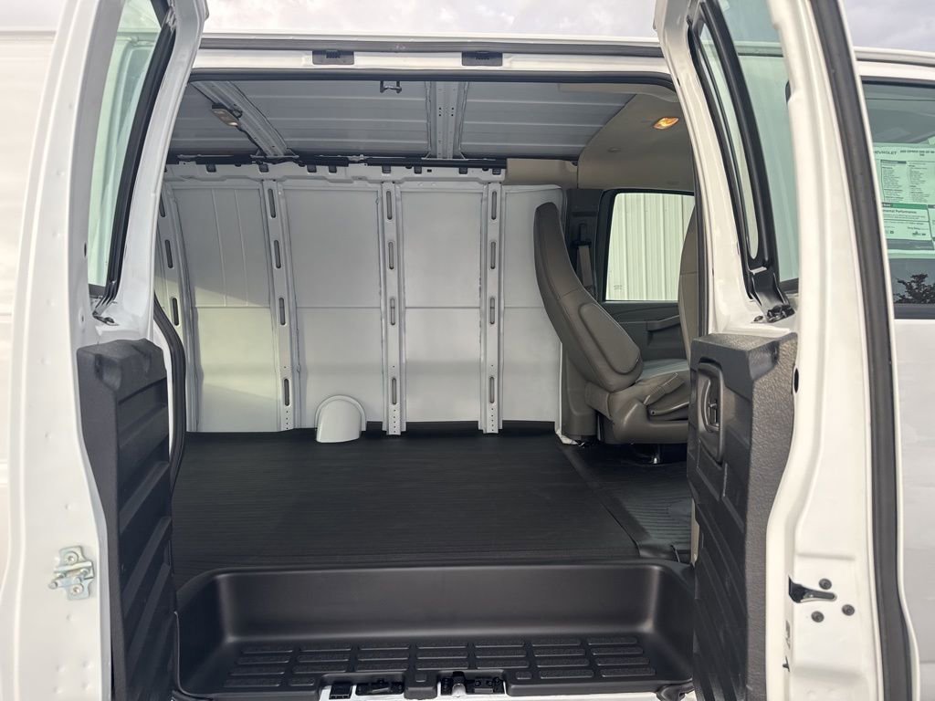 2025 Chevrolet Express Cargo Work Van - Photo 19
