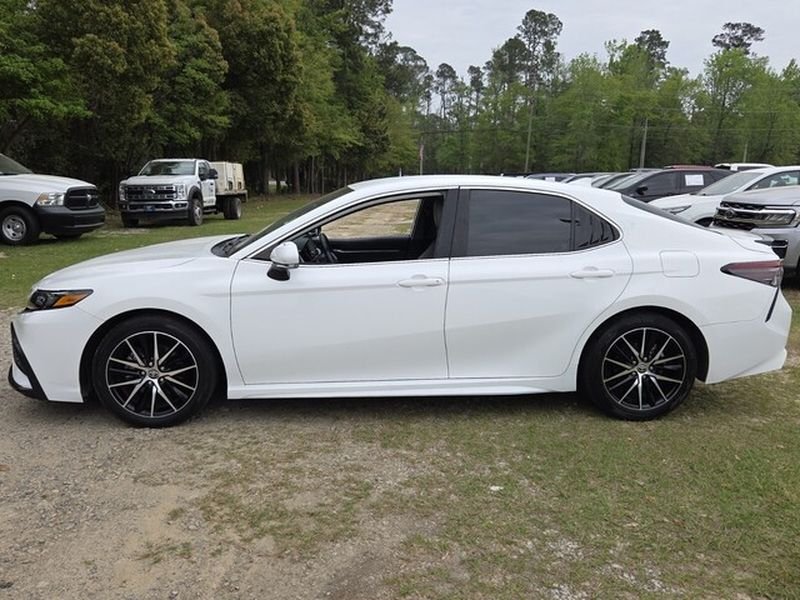 Used 2023 Ice Toyota SE image 5