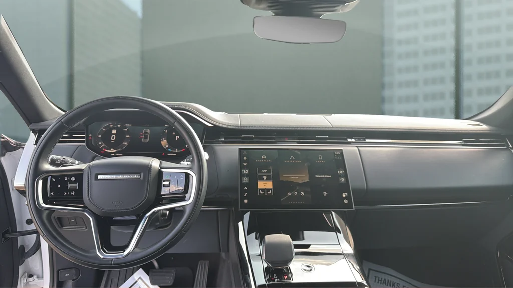 Used 2024 White Land Rover SE image 19