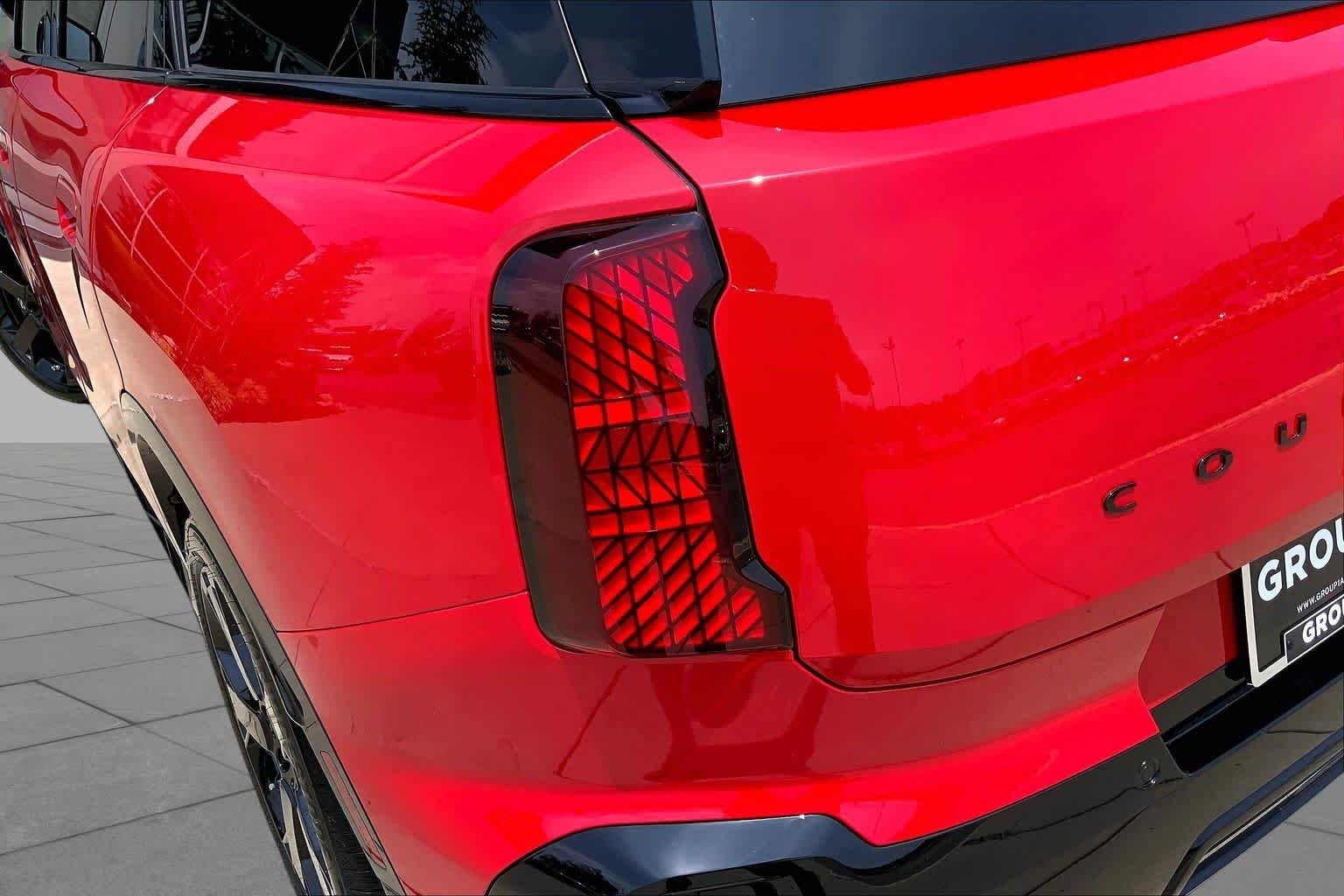 New 2027 Chili Red II MINI Iconic image 14
