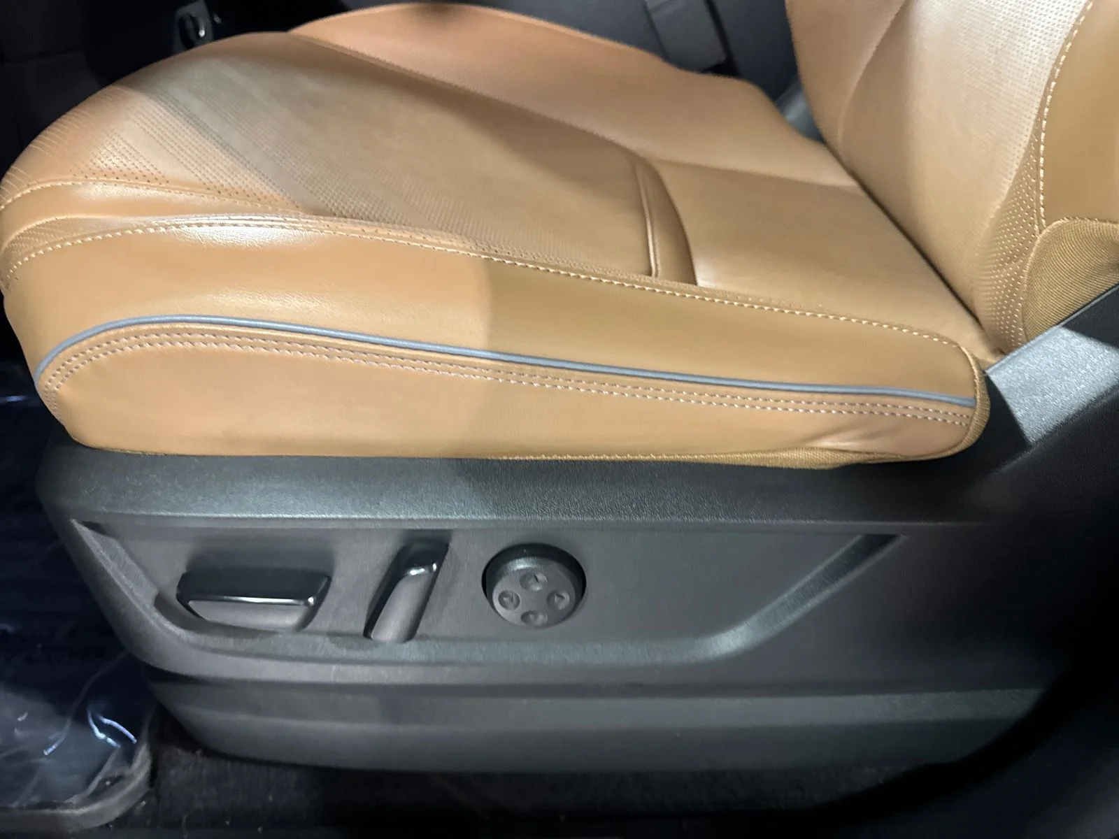 Certified Used 2025 Black INFINITI LUXE image 24