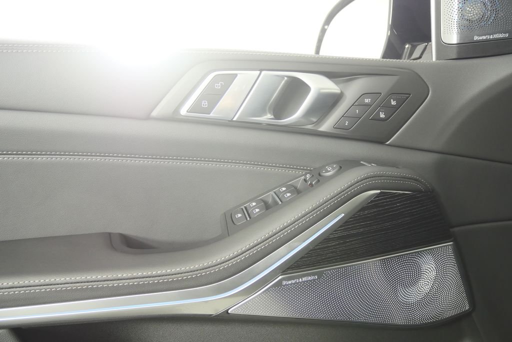 New 2026 Black Sapphire Metallic BMW M60i image 8