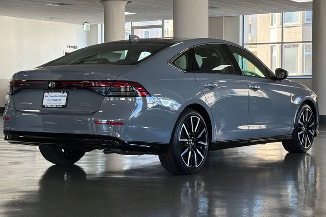 New 2026 Urban Gray Pearl Honda Touring image 4