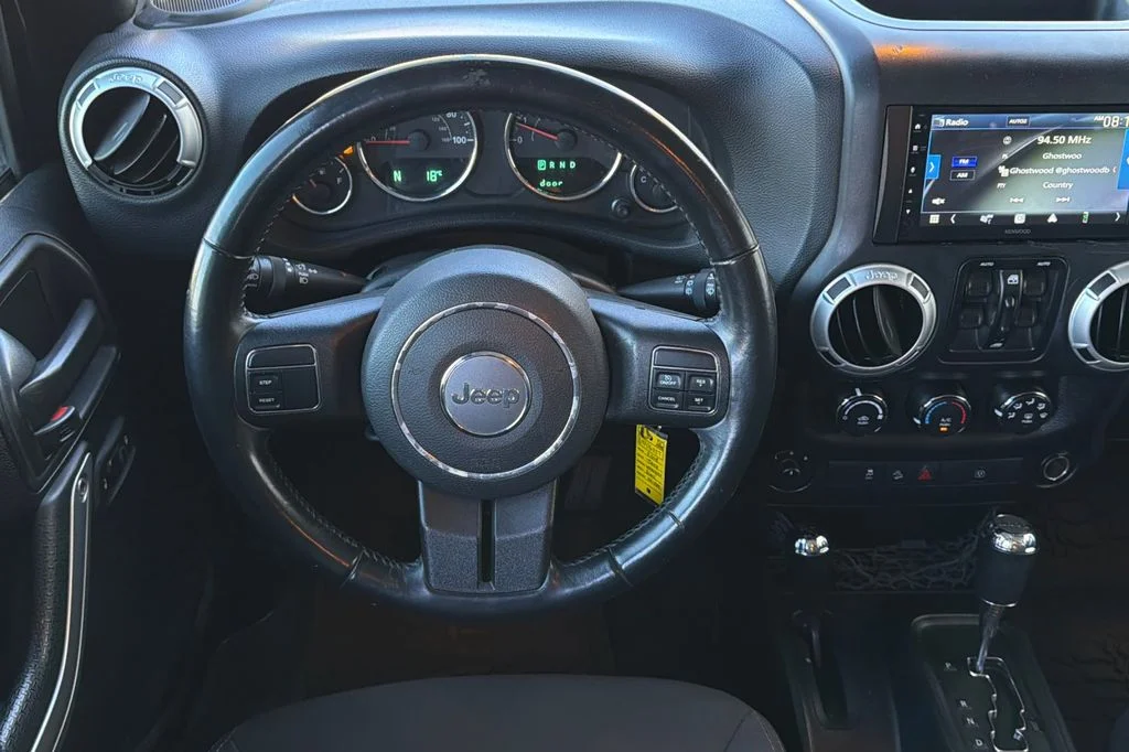 Used 2018 Black Clearcoat Jeep Unlimited Sahara image 16