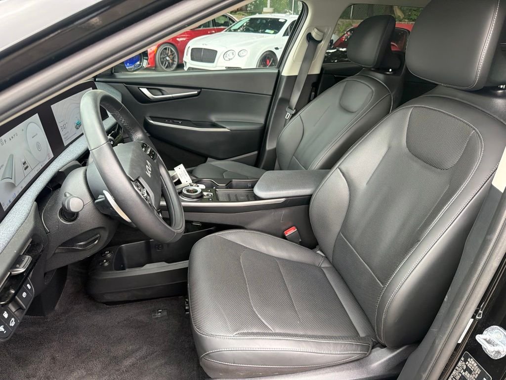 Used 2023 Black Kia Wind image 12