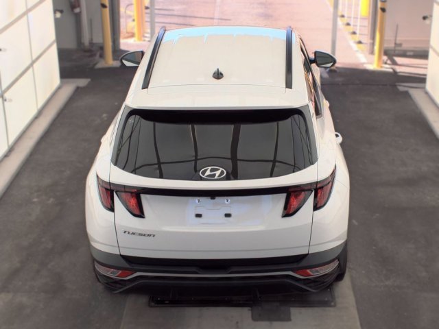 Used 2024 White Hyundai SEL image 6