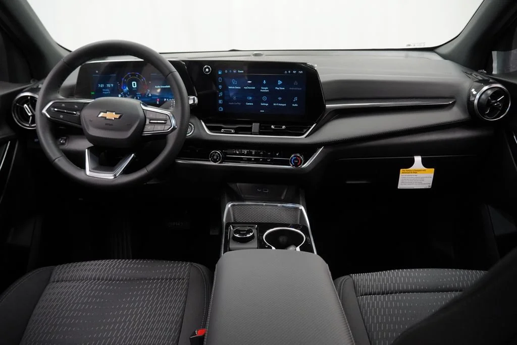2027 Chevrolet Equinox LT - Photo 8