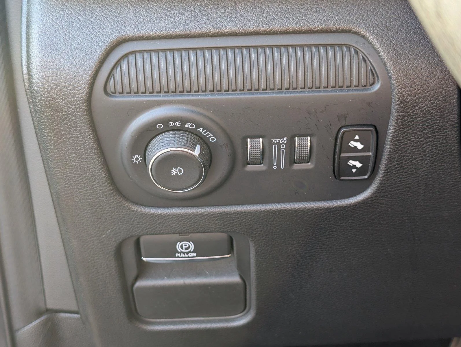 Used 2024 Baltic Gray Metallic Clearcoat Jeep Series III image 31