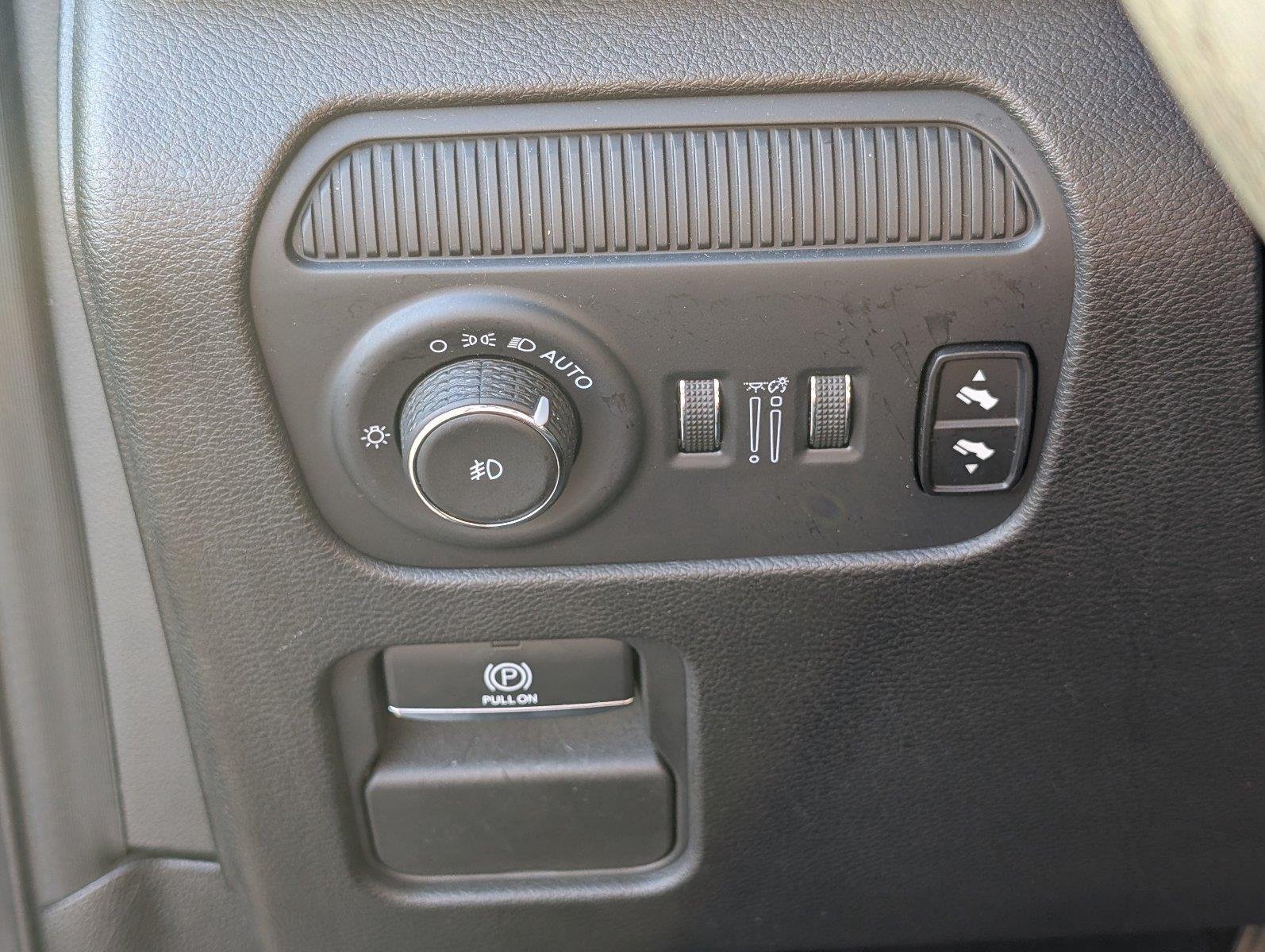 Used 2024 Baltic Gray Metallic Clearcoat Jeep Series III image 31