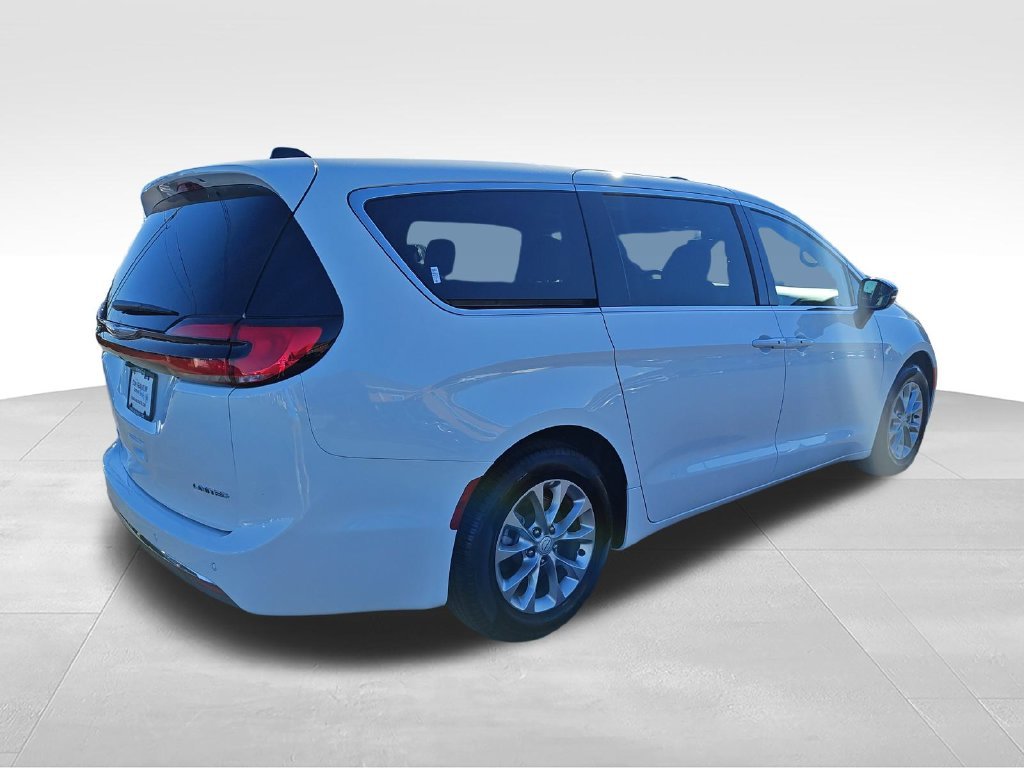 Used 2026 White Chrysler Limited image 5